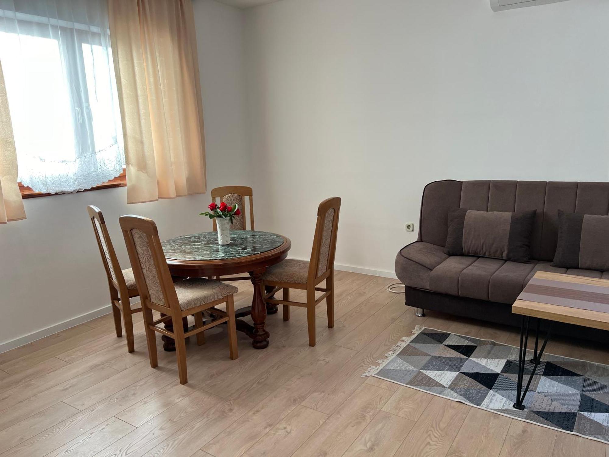 Cheap House Near The Center Of The City 莫斯塔尔 外观 照片